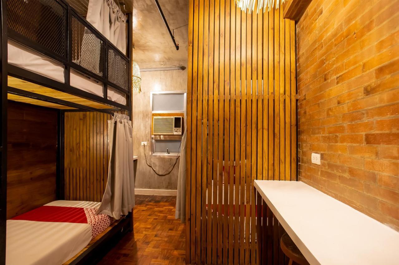 Oyo 821 Connector Hostel Makati City Ngoại thất bức ảnh