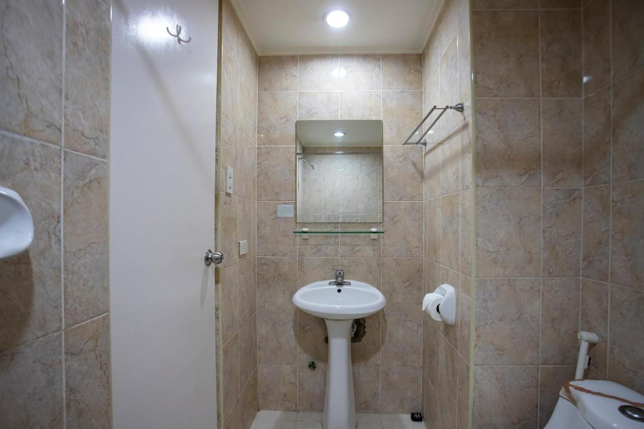 Oyo 821 Connector Hostel Makati City Ngoại thất bức ảnh