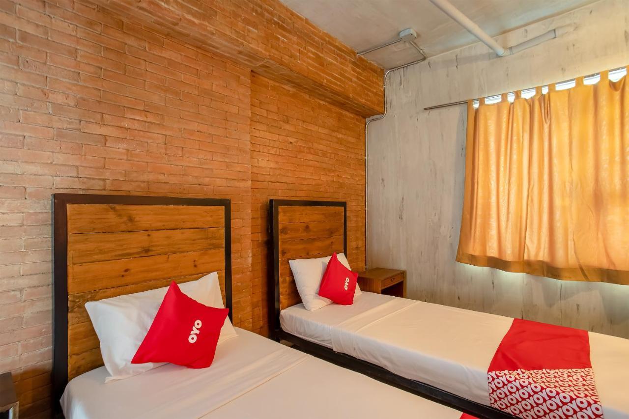 Oyo 821 Connector Hostel Makati City Ngoại thất bức ảnh