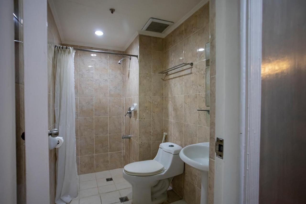Oyo 821 Connector Hostel Makati City Ngoại thất bức ảnh