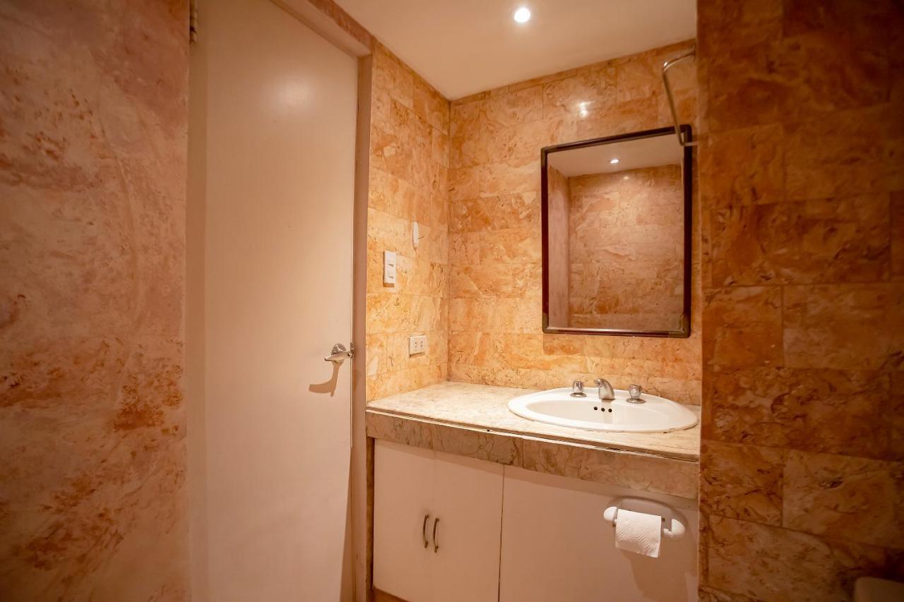 Oyo 821 Connector Hostel Makati City Ngoại thất bức ảnh