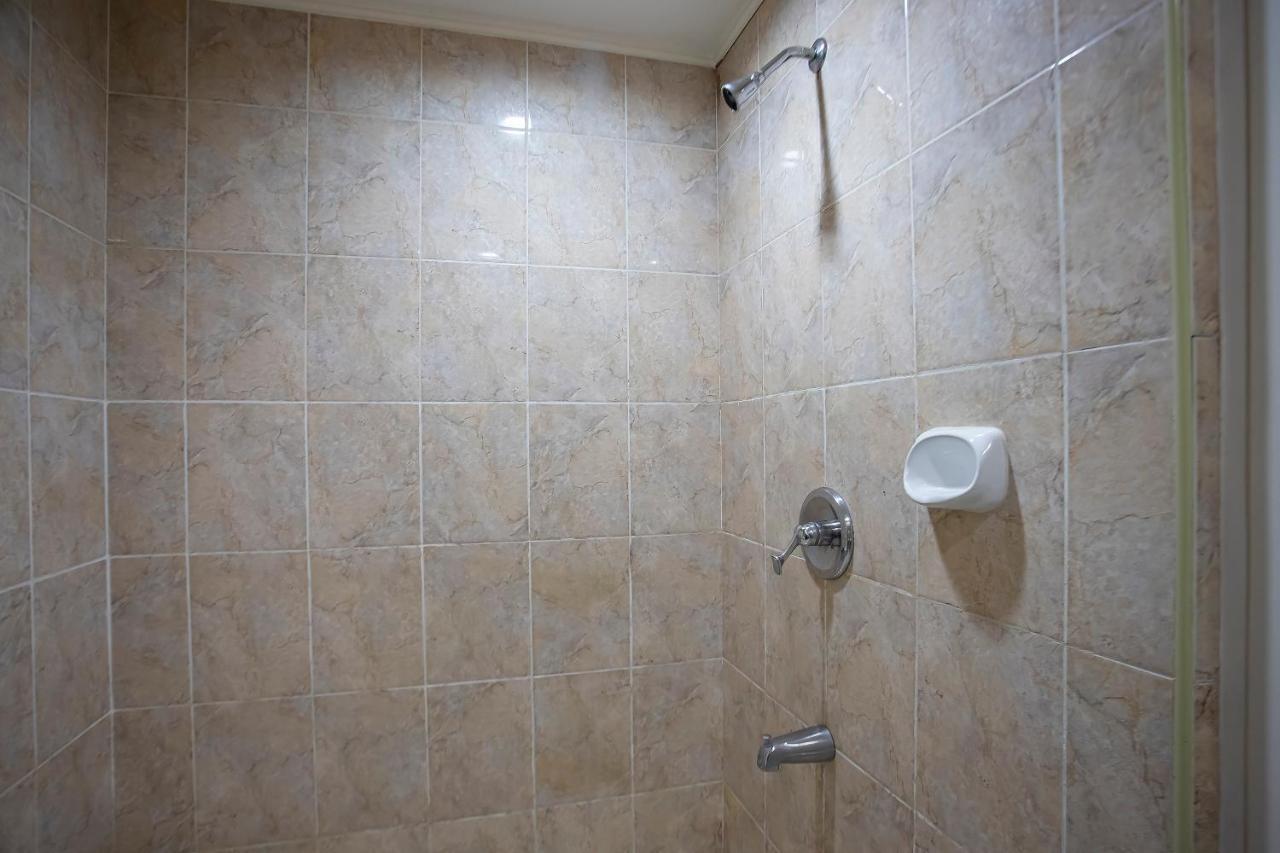 Oyo 821 Connector Hostel Makati City Ngoại thất bức ảnh